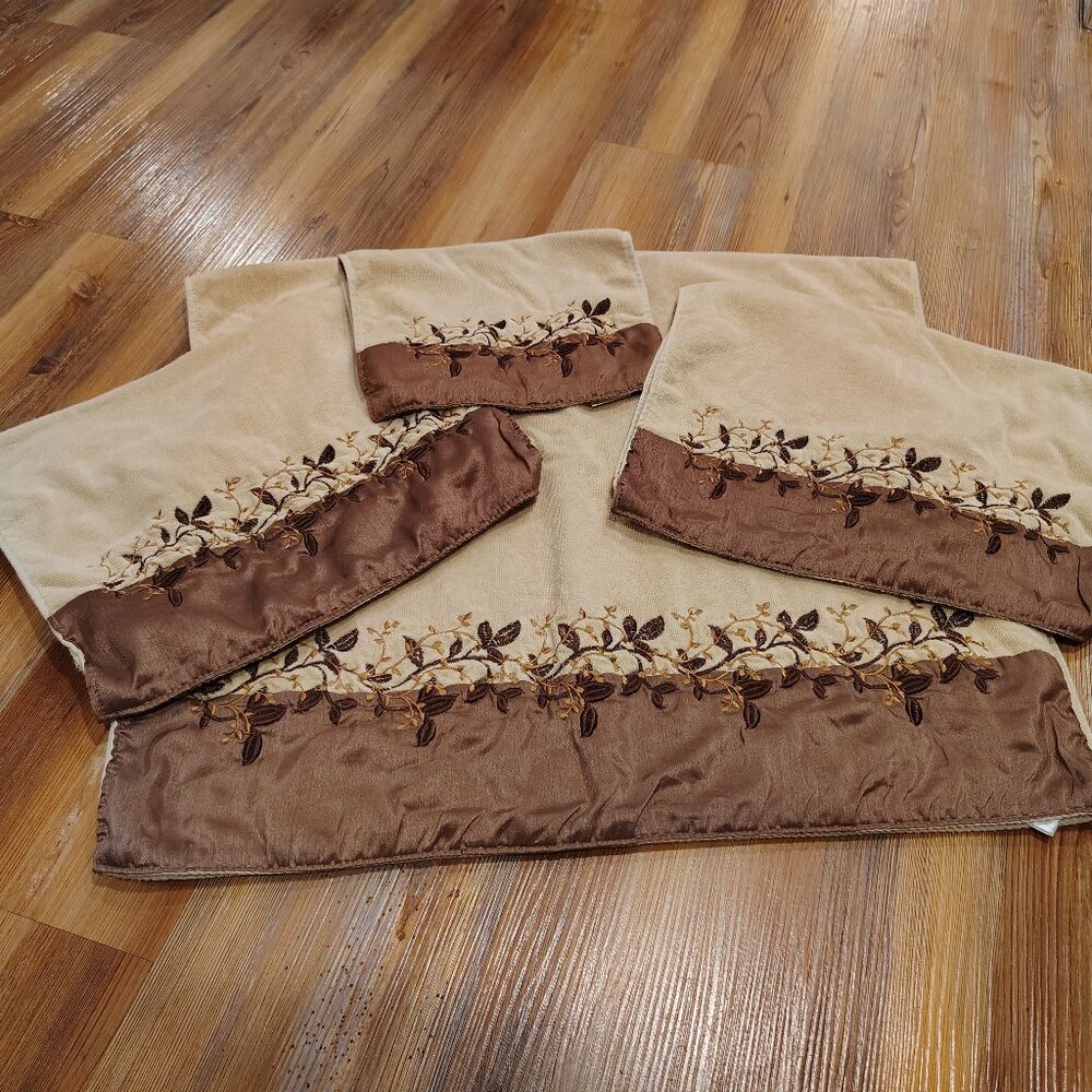 Chapel Hill Decorative Towel Set - Includes a Towel, Washcloth and 2 Hand Towels